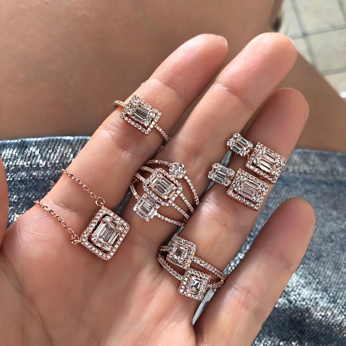 Minimal Art Chic Rectangle Illusion Necklace